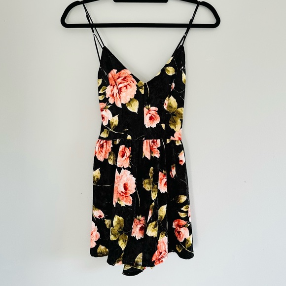 Tilly's Pants - ❗❗️3/$15❗️❗IVY & MAIN Velvet Floral Womens Romper
